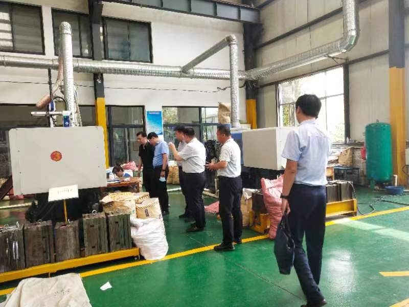 曲阜市蒋市长，开发区管委会谷主任，开发区孟局长领导莅临乐康集团下属裕鑫重工公司指导工作！